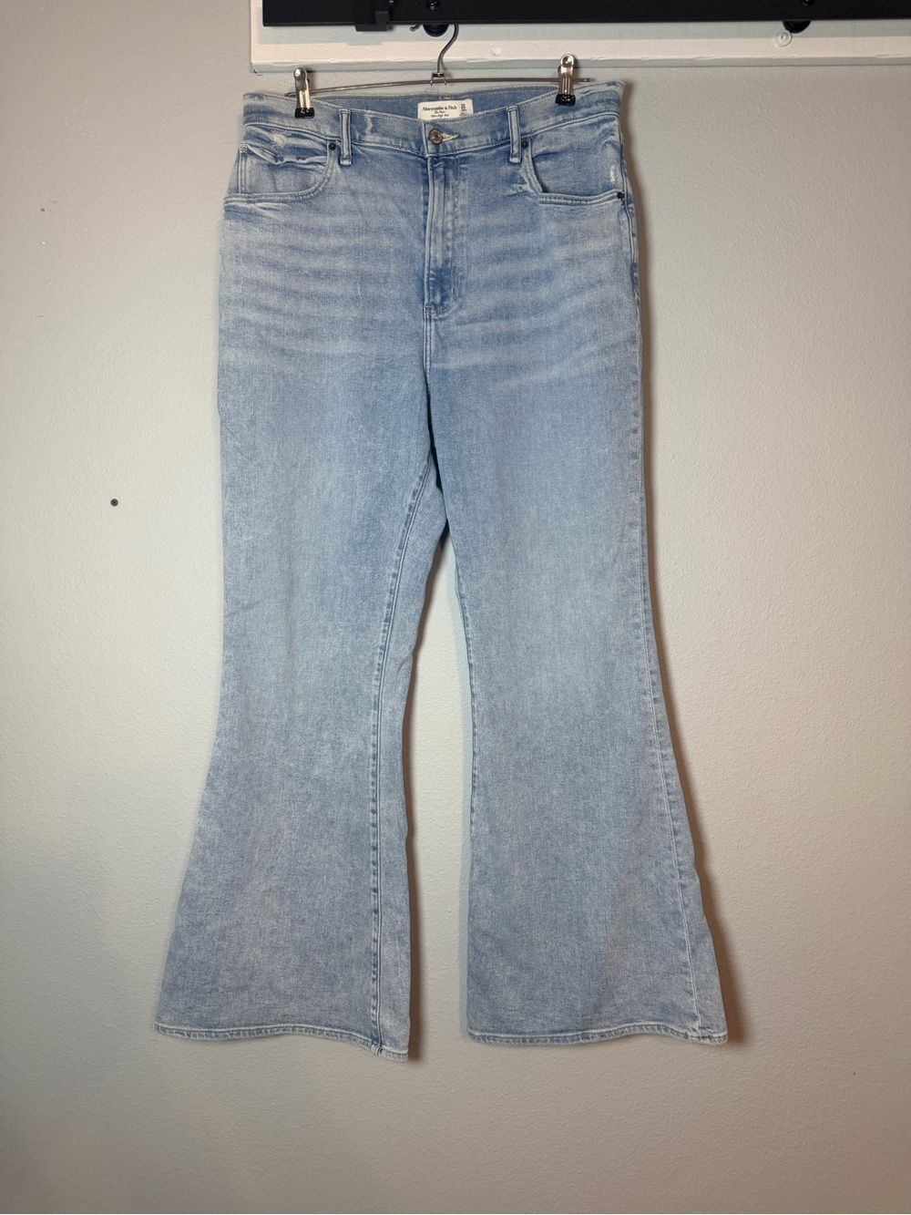 Abercrombie & Fitch The Flare Curve Love Ultra High Rise Jeans 14R or 32